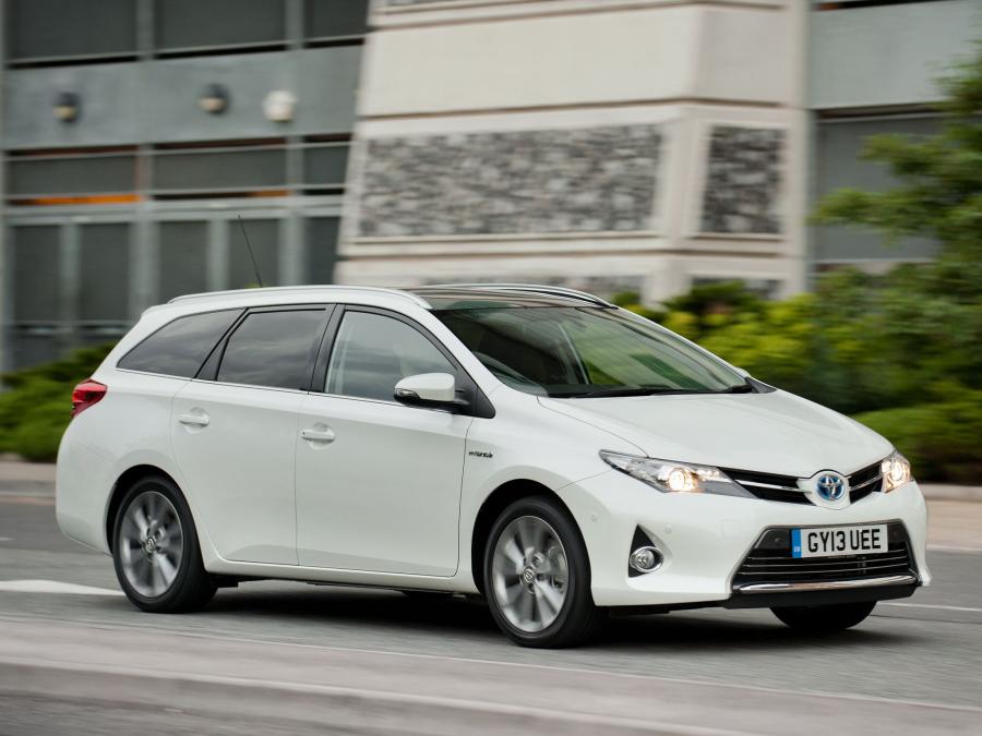  Toyota Auris Touring Sports Hybrid 2013 года  (UK) (фото 23 из 25)